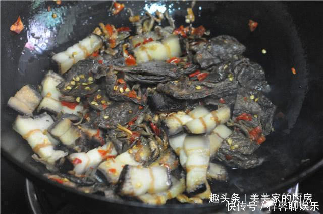 就是此菜!害得我没忍住吃了3碗饭!2块钱能炒一大锅,太香了!