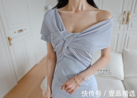 时尚|女神孙允珠高清时尚搭配:精灵茉莉冰蓝钻石绞花晚礼裙