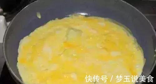 西红柿炒蛋你还只是加盐,多加一样东西美味提升数十倍,很实用的!