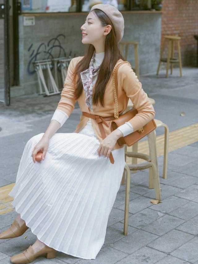 半身裙|百褶裙你穿对了吗?配上这几件上衣温柔又时髦,还能提升气质感