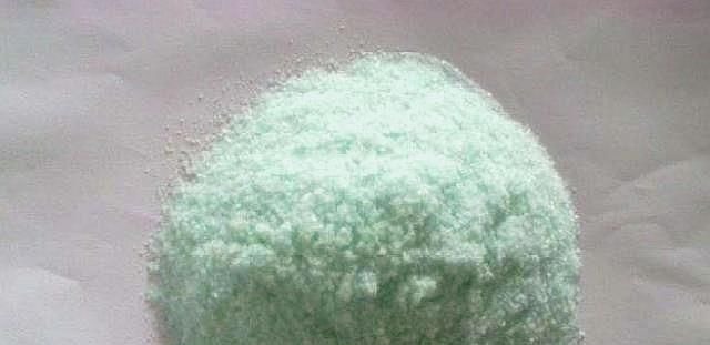 使用硫酸亚铁,“靠谱”方法教给你,植物不黄叶,北方花友都喜欢