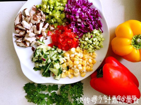 教你在家做焗烤甜椒盅，不仅美味而且卖相极佳，吃了还想再吃一个！