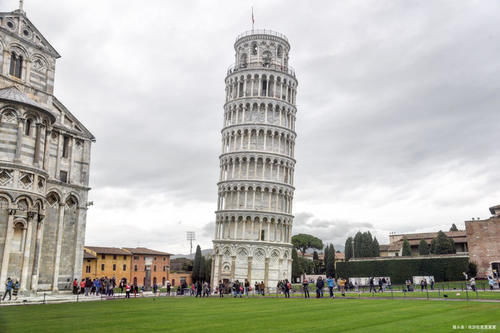 意大利这个塔楼，因伽利略试验闻名，与长城并称中古世界七大奇迹