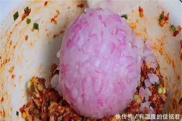 好吃|夏季多吃洋葱，教你好吃的做法，清淡营养不油腻，做一盘不够吃