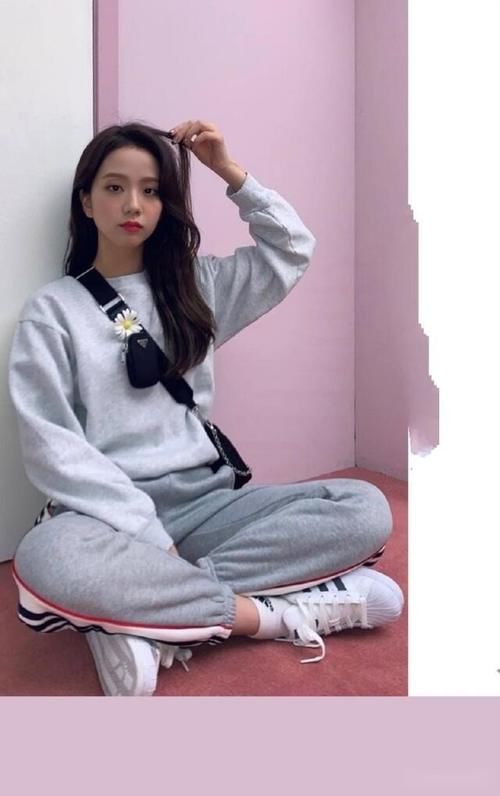 运动卫衣真是宝藏单品，穿衣小白上身一秒变时髦，细节太重要了