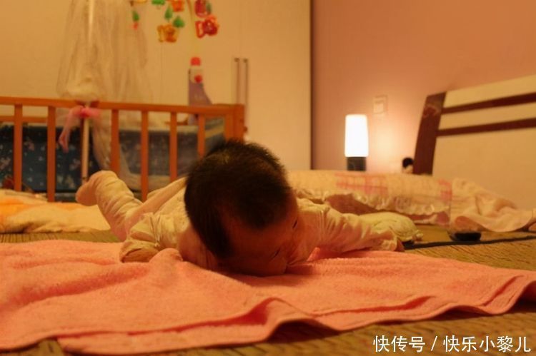 妈妈|宝宝四个月不会翻身怎么办？孩子翻身的关键期，妈妈别错过了
