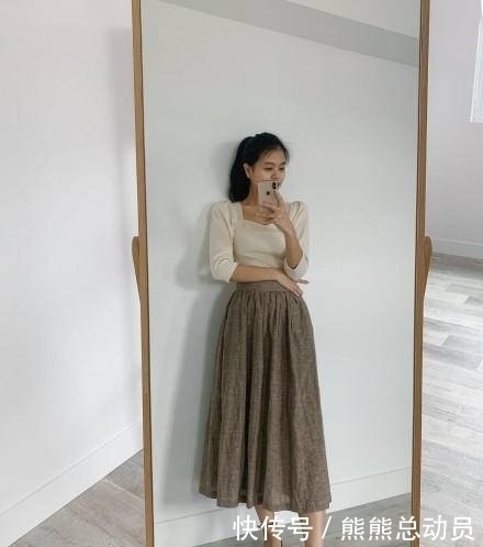 熟龄女性就别硬套日系小清新了，这样穿搭，知性又有女人味