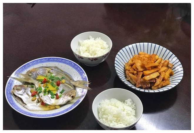 宅家也要好好吃饭，和孩子2个人的午餐，网友一天比一天吃得好