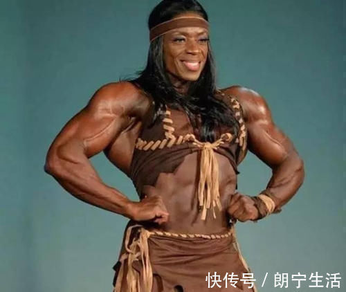 健美界|她號稱女版羅尼庫爾曼，11屆奧賽女子健美冠軍，46歲身材讓人羨慕