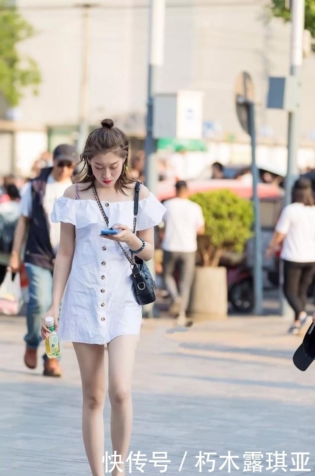 街拍温文儒雅的小姐姐,气质独特,尽显个人魅力