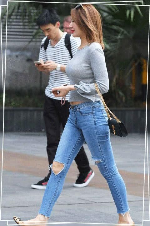 牛仔裤|牛仔裤展现出迷人气质，简洁利落轻松穿出时尚感，少妇穿更性感