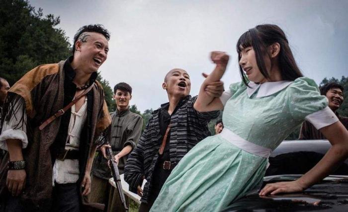 影视基地|横店20万临时演员现状光棍的世界，懒汉的天堂，疯子的乐园