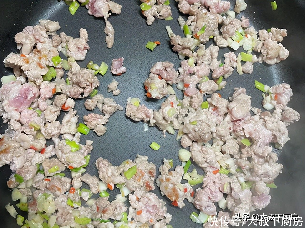 每日菜谱推荐，大叔教你豆瓣酱炒豆腐，软嫩味美，香气扑鼻
