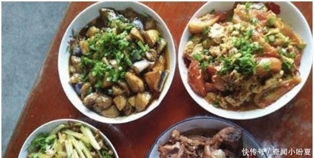 米饭|回老家,看到婆婆花心思准备的午饭,我一言不发,吃米吃到打嗝