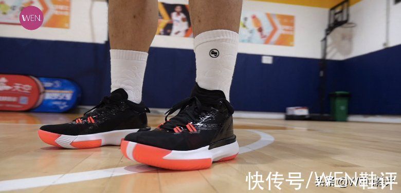 zion1 四百块不到的未来超巨签名鞋,好穿但不推荐的Zion1实战测评