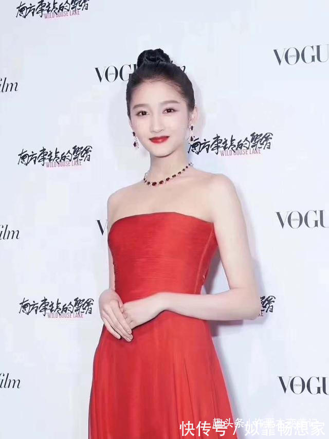 气质 五十多岁的女人,再没钱也别买这5种饰品,廉价掉气质,招人笑话