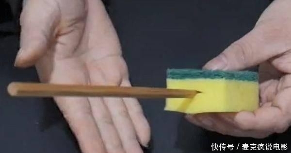 筷子插进百洁布里面,解决了很多家庭主妇的烦恼,学会受用一生