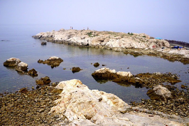 山光海色秀如画，群礁嶙峋水拍岸，海上幻境养马岛