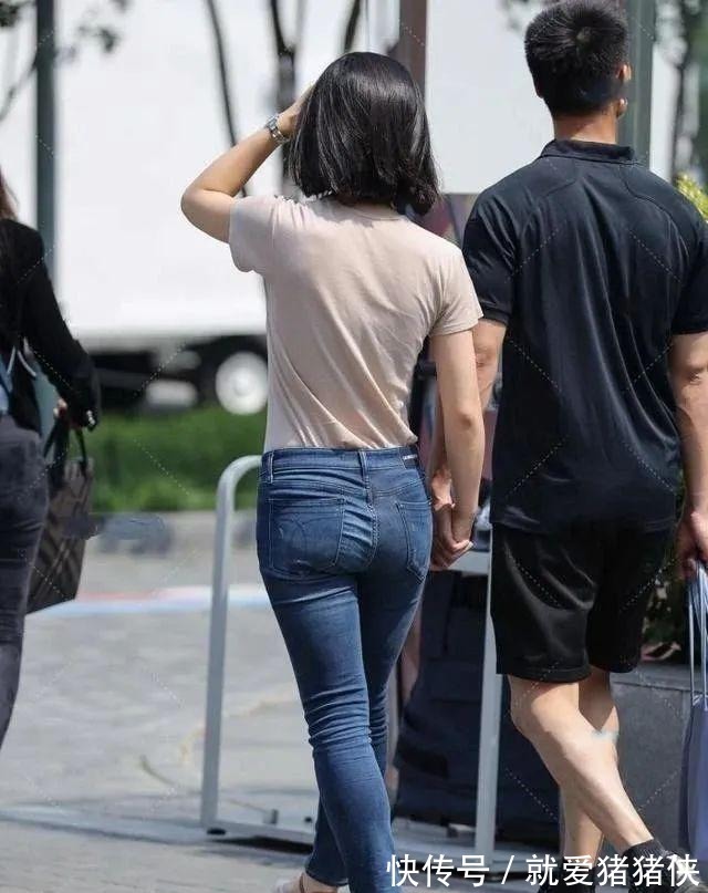 凸显|简洁大气的衬衫搭配牛仔裤,日常穿着凸显气质