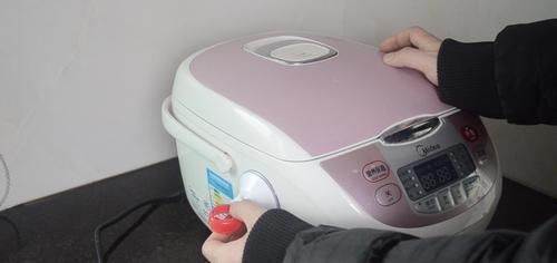 电饭煲|吸盘挂钩上粘个瓶盖真厉害, 一年能省下不少钱, 早点知道就好了