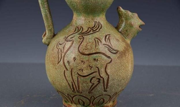 20年前用手镯换一壶,结果手镯拍了860万,夫妻鉴定后情绪不稳