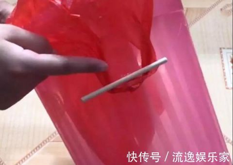 垃圾桶|垃圾桶上放一根筷子，真是太聪明了，可惜好多人不懂，学会太棒了