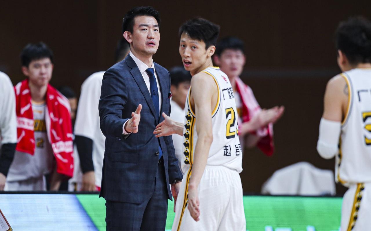CB曝奥卡福上海特训,将驰援广厦争CBA首冠,与杜锋杨鸣三分天下