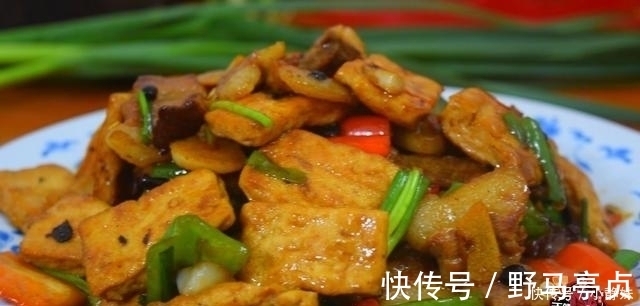 青红椒|五花肉炒豆腐最好吃的做法，简单美味又下饭，看看你喜欢吃不？