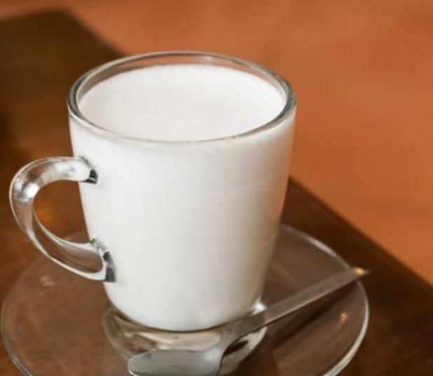 添加剂|5岁男孩每天一杯牛奶,1月后被送进医院,医生:胃里全是“纸”