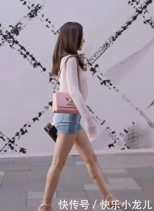 短裤|穿短裤少配短袖,搭配单一有些拉胯,“撞衫”就显得尴尬了