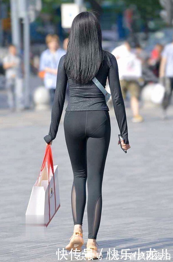 身材 小阿姨也有俏皮的一面,这身材真的太完美,你喜欢吗?