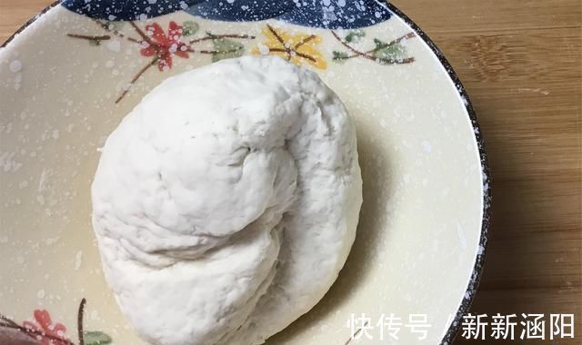 韭菜包子|韭菜包子馅不发黑有窍门,教你一招,做出来皮薄大馅好吃还好看