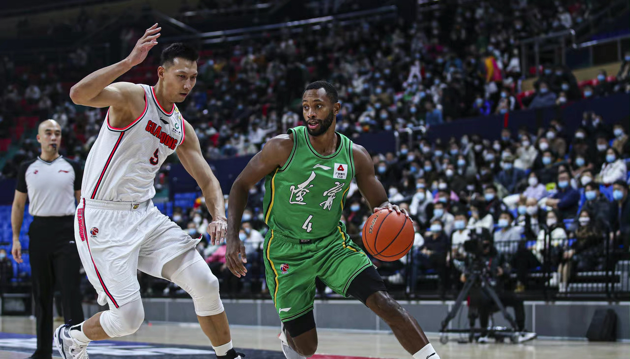 张镇麟|韩德君缺阵,杨鸣调整辽宁男篮首发5将,7+4中锋上位,付豪担重任