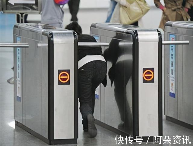 家长|孩子若有这几种“节俭”行为,将来容易没出息,家长别盲目得意