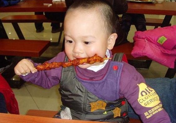 不要再给孩子吃“2种饭”了,会给肠胃增加负担,影响孩子发育