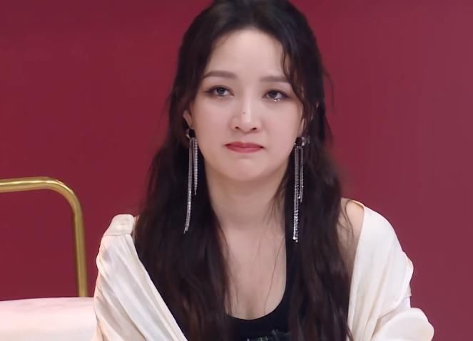 喜爱度|同是女团出道，为何王霏霏、孟佳待遇大有不同，一切尽在不言中