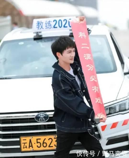 周深生日直播要“顺其自然”，十一四大节目，搬好我的凳子安排