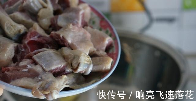 上手|笋和腊鸭搭配在一起,鲜香开胃还下饭,做法简单易上手,太美味了!