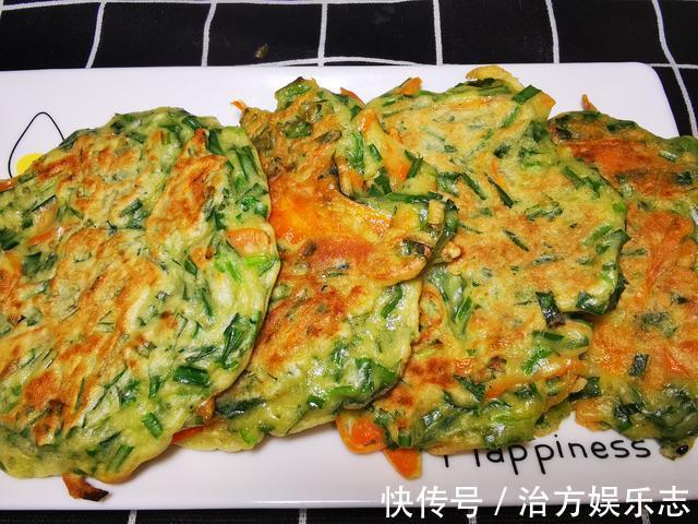 早餐饼|一把韭菜，一根胡萝卜，做好吃的蔬菜饼，简单营养，五分钟就完成