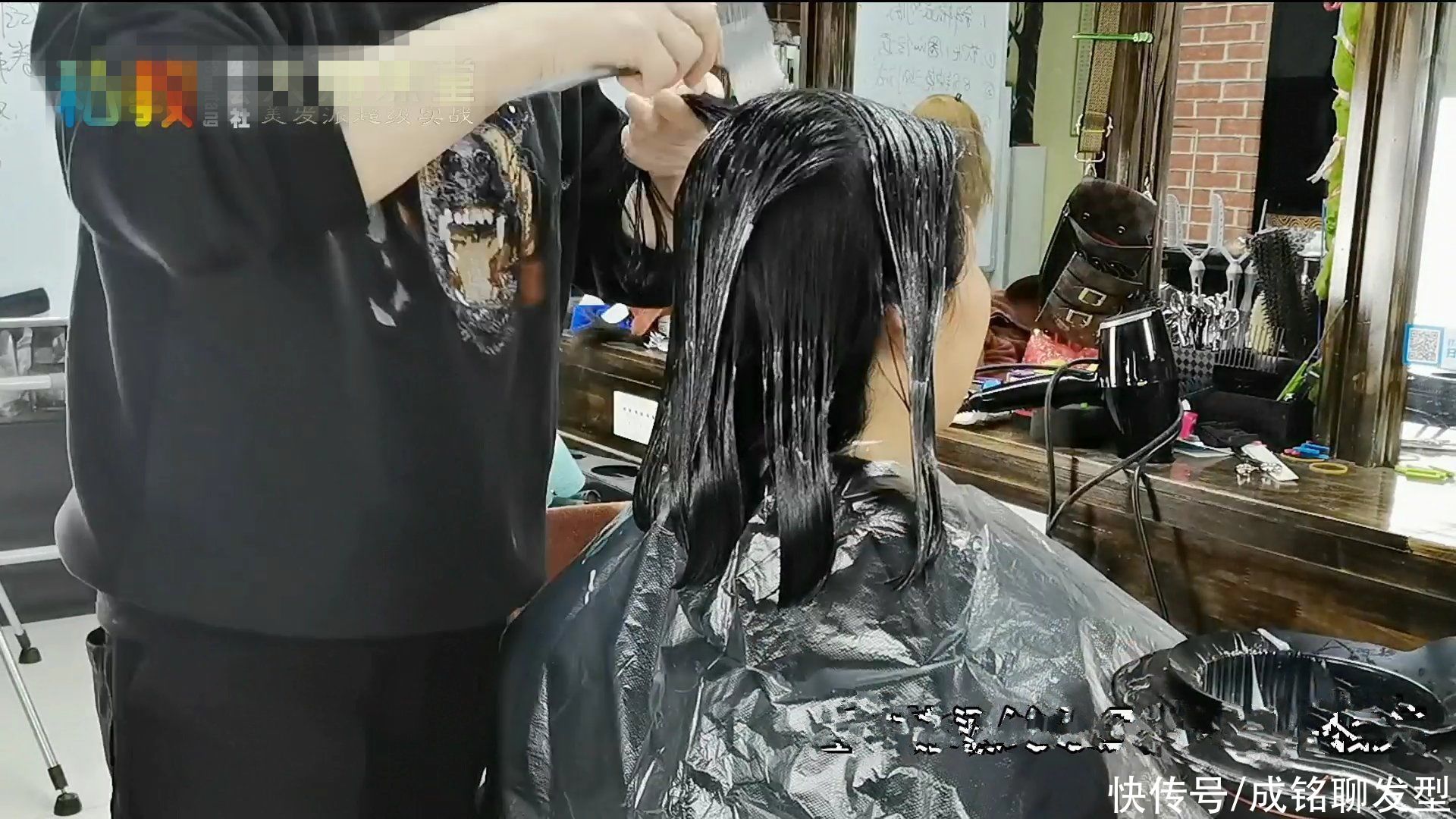 年过五十发量少怎么烫减龄？摩根烫+螺旋卷，蓬松洋气又显发量多