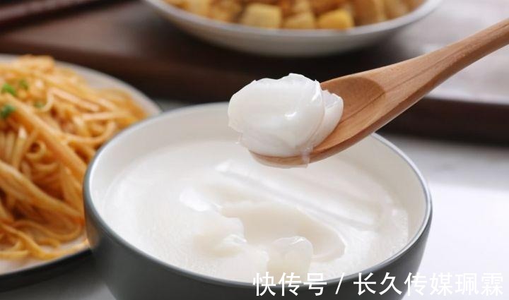 皮肤|油皮别再傻乎乎补水!教你3招:科学控油不长痘,皮肤真的变好了