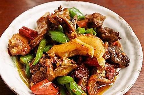 换着花样做下饭菜，开胃解馋，营养又健康，家人吃得舒心又满意！