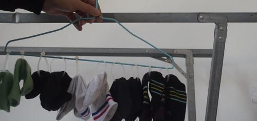衣架上绑几根扎带, 放阳台上太实用了, 解决了困扰大家的一个难题
