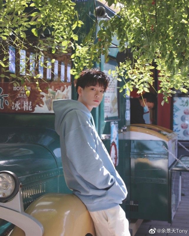 当粉丝太难了，没完成任务就要受处罚，当红爱豆行为引热议