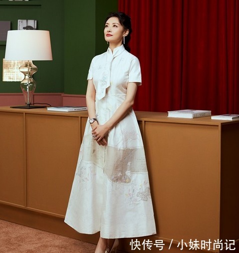 西服套装|周涛才是真女神!53岁穿青色渐变礼裙气质倾城,冠绝一众女星