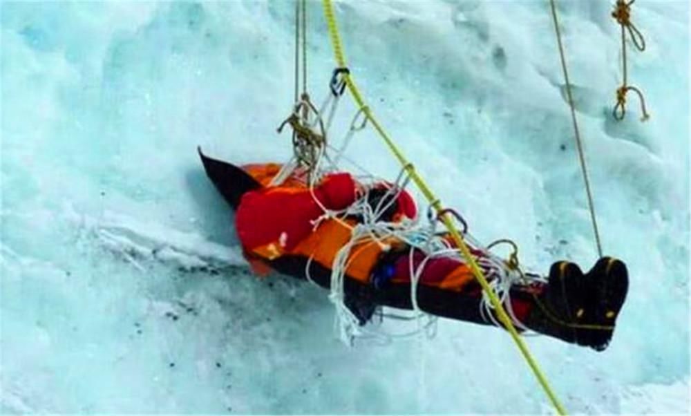 泰山|珠峰上的“绿靴子”:23年间数无数人经过,为何无一人过问?