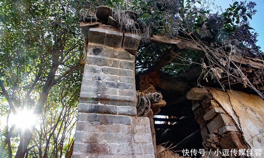 这所学校里藏一座守备衙门,始建于清乾隆七年,损坏严重令人惋惜