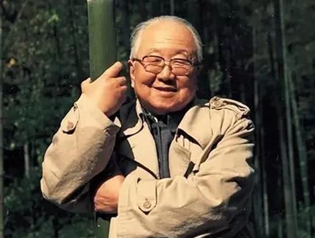 他是著名书画家,妻子不育,他没有纳妾,在妻子病故后没有再娶