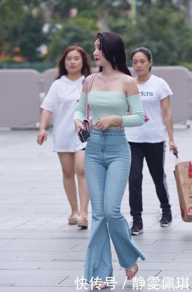 基础款的裤子该收一收了，气质女生都爱穿喇叭裤，时髦又显身材