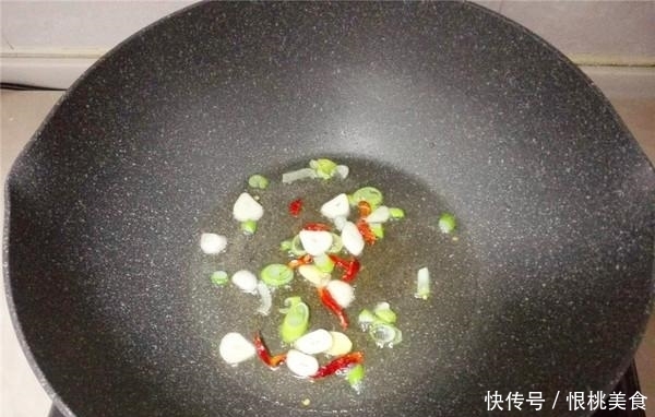 食用|这菜好多人不敢吃,不知常吃延缓衰老、降血脂,胜过化妆品保健品